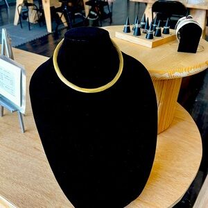 Gold vintage modern collar necklace